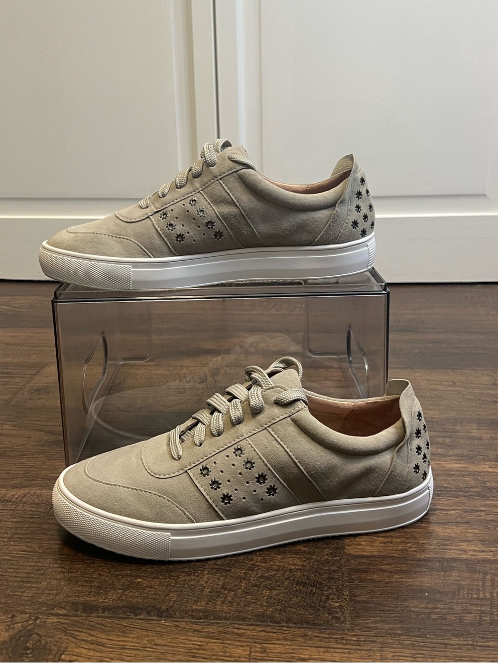 Halogen “Camila” Suede Leather Sneakers Size Women’s 8 Color Taupe Gray